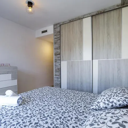 Casa Bruselas * カンブリルス